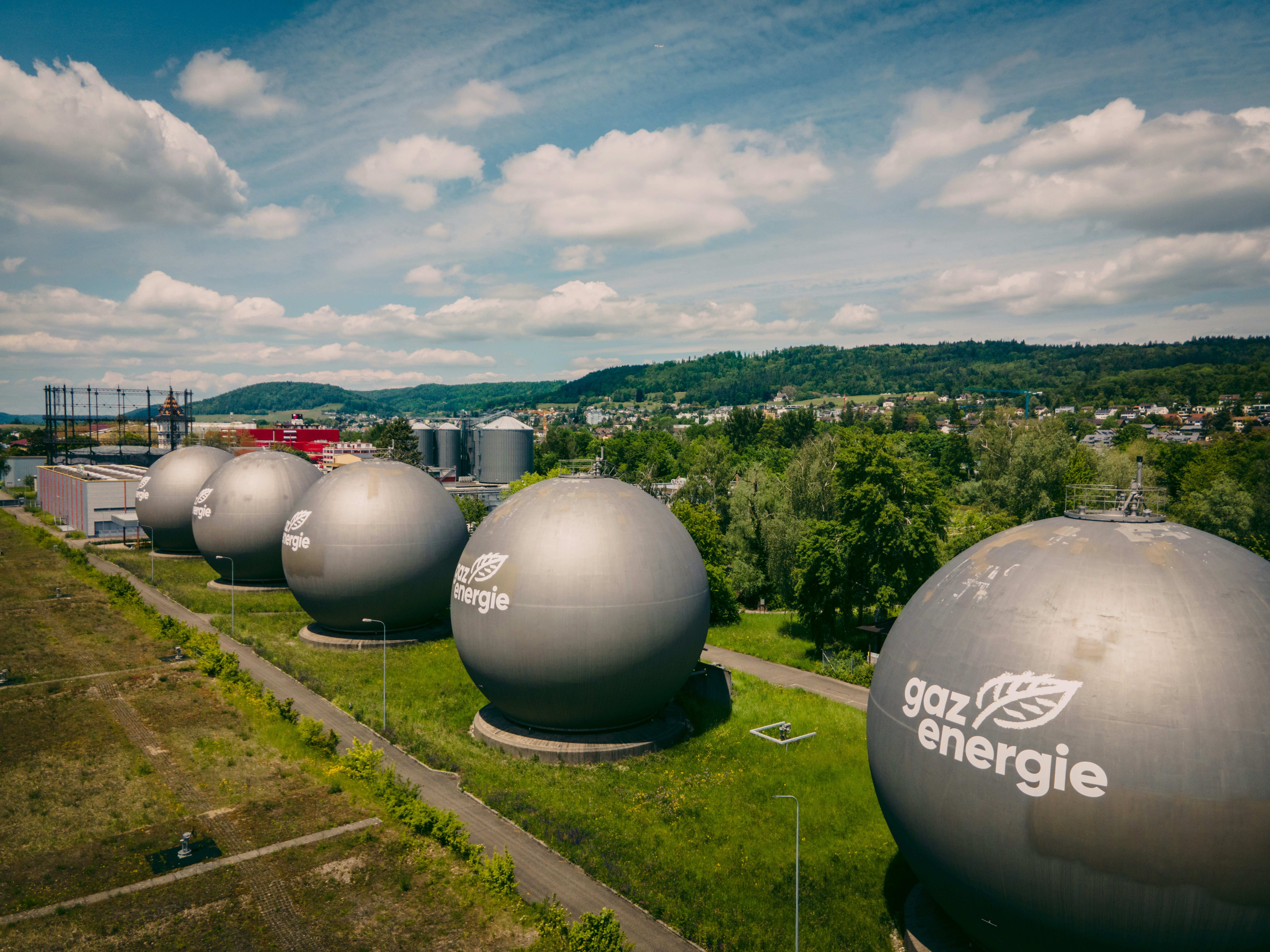 Air Liquide's Semiconductor Gas Deal Signals Broader Industrial Gas Sector Confidence