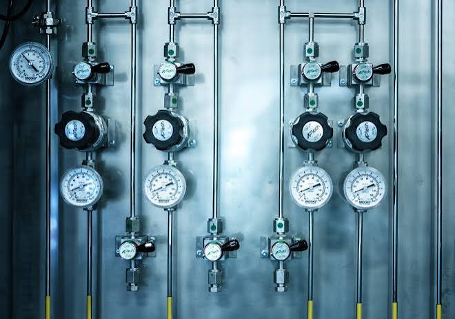 Waaree Clean Energy Enters India’s Specialty Gases Market to Support Semiconductor and Solar Manufacturing