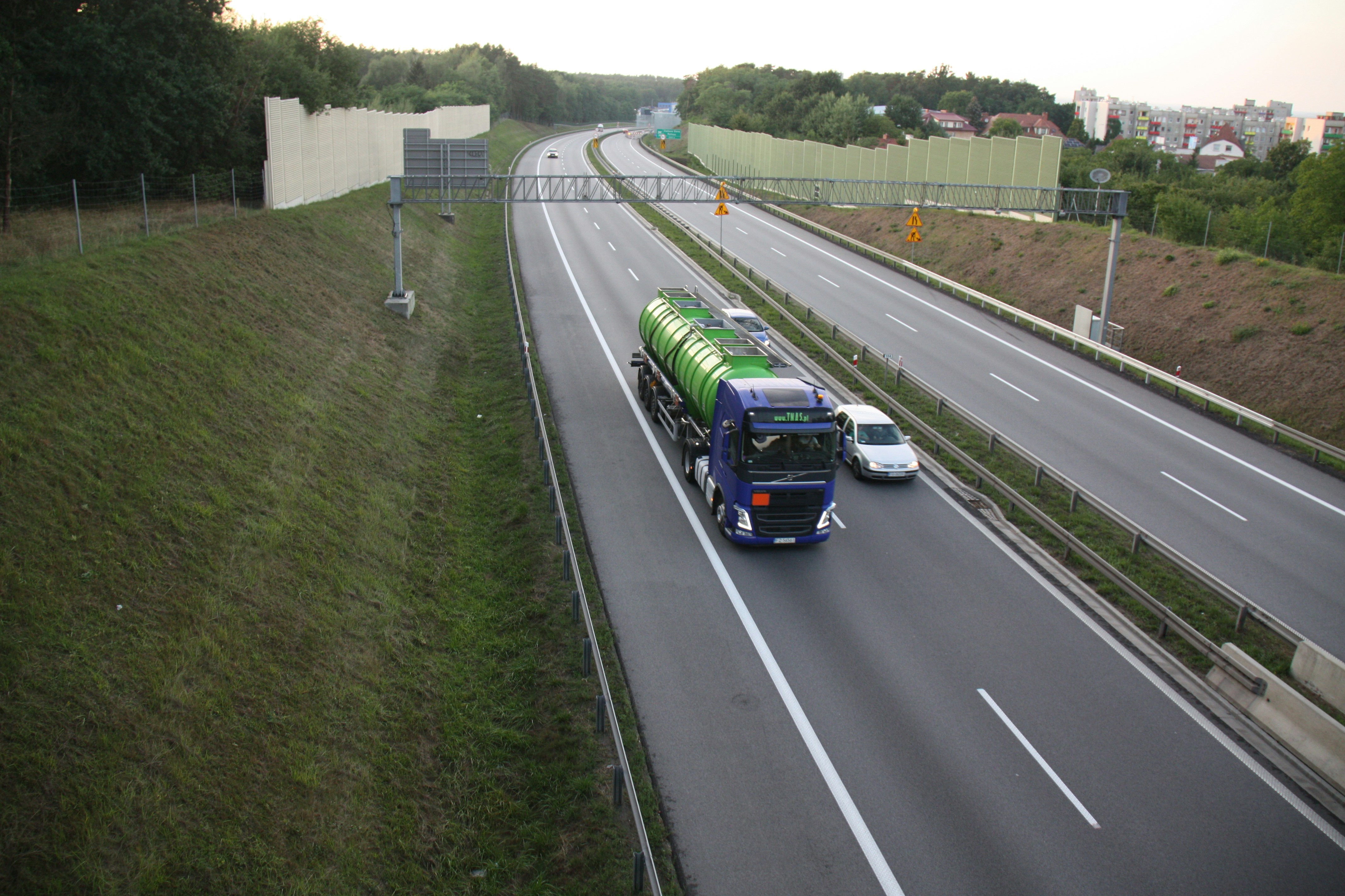 Bulk Chemical Transportation: Comparing Road, Rail, Sea and Pipeline Logistics